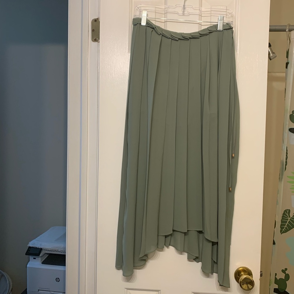 Olive midi skirt from Basic House